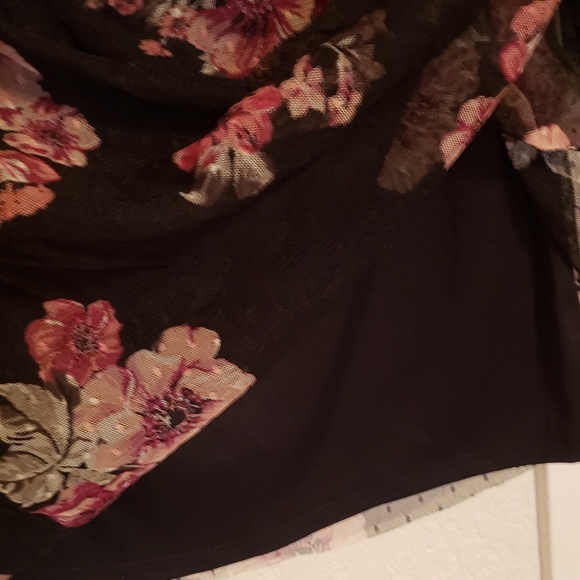 Flower Top - Picture 4 of 4